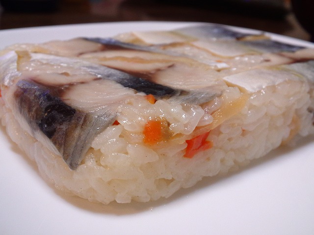 シメサバの簡単押し寿司