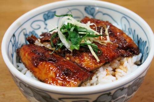 サンマのピリ辛蒲焼丼