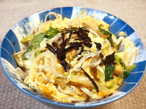 イカナゴ新仔の卵とじ丼