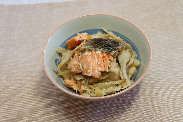 秋鮭の塩麹炊き込みご飯